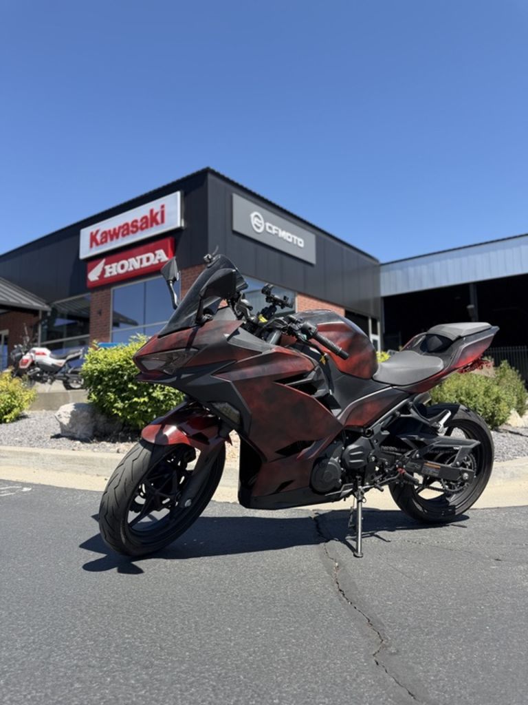2023 Kawasaki Ninja® 400 KRT Edition