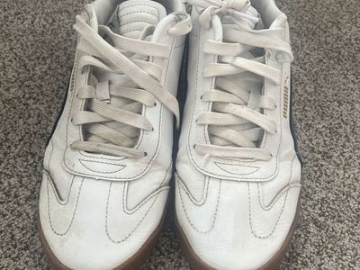 Puma White Leather Soccer Shoes/Sneakers with no insoles - Used size 9