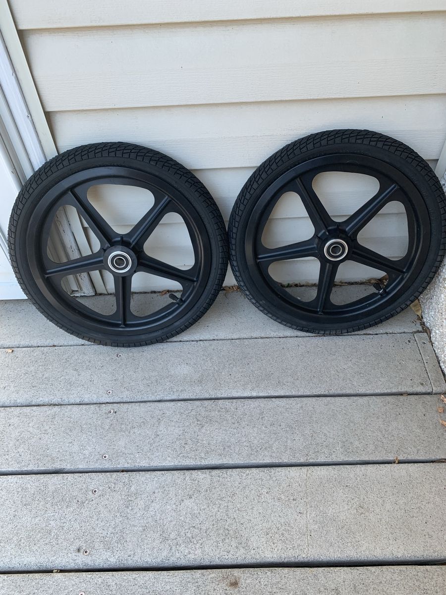 Pair of Black 5-Spoke Mag Bicycle Wheels with Tires