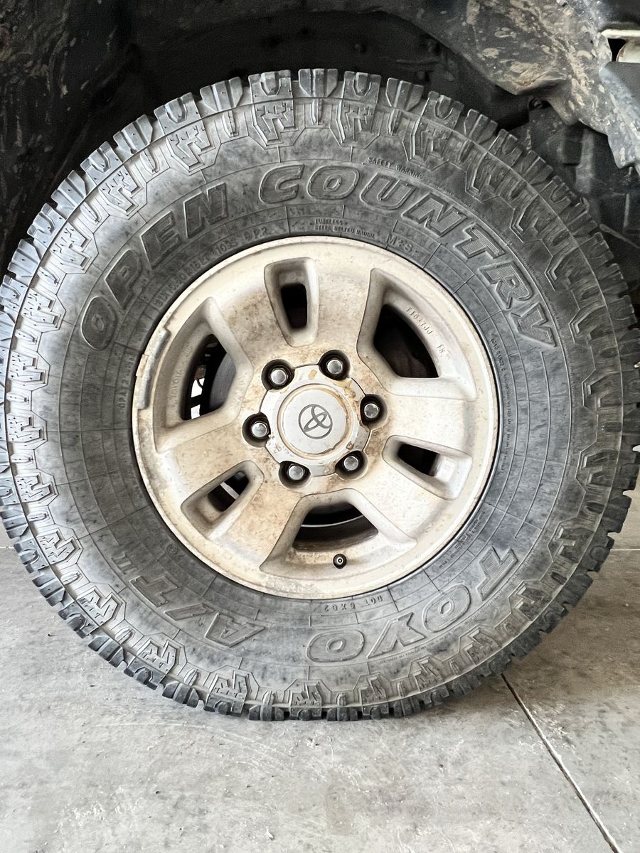 Toyota Tacoma set of Wheels and Toyo AT tires 31”