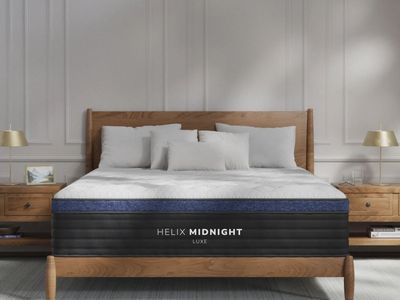 Like New - Helix Midnight Luxe Hybrid King Mattress