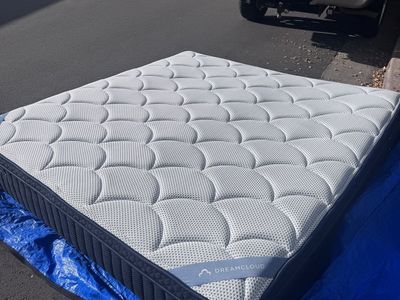 DreamCloud Premier Hybrid KING Mattress – Only Used 2 Weeks!