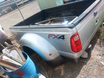 2009 Ford dually bed