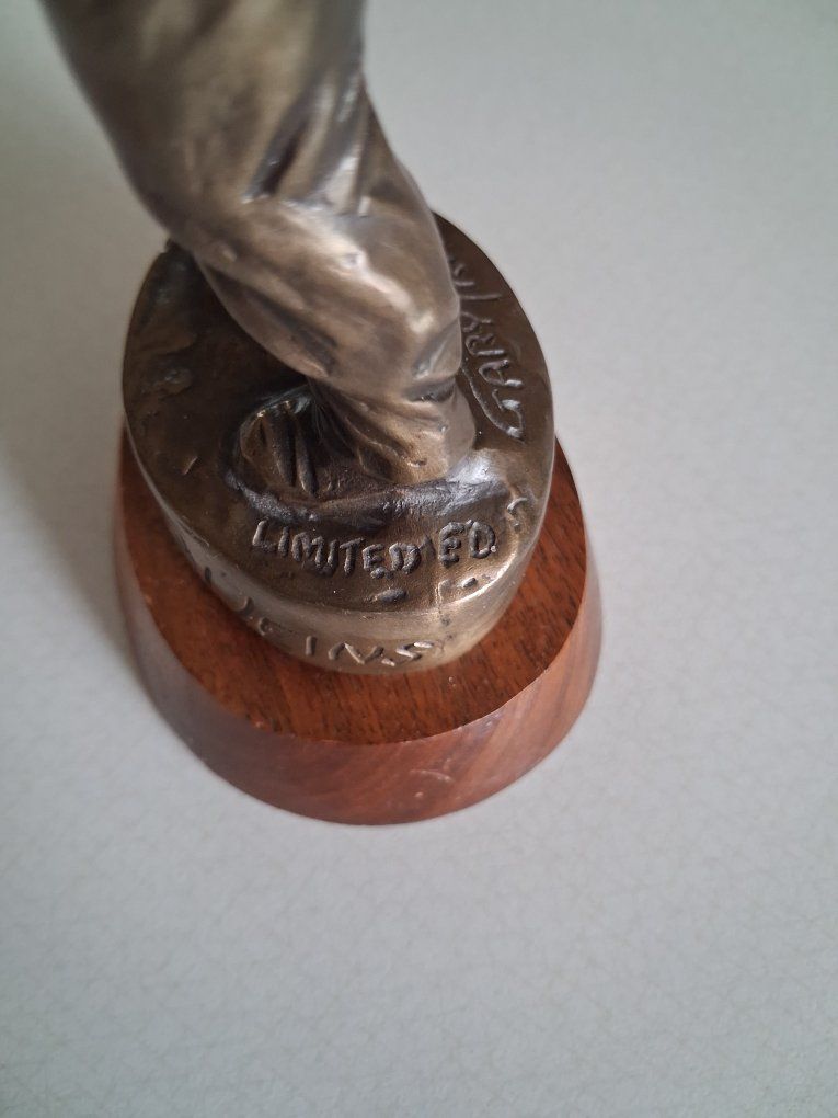 Main image 4