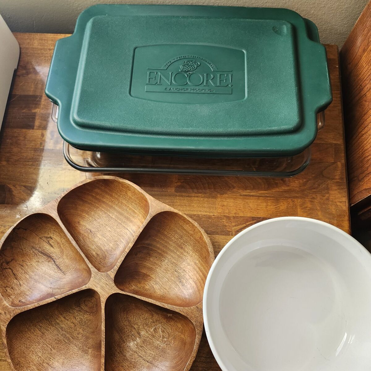 Baking & Serving Bundle – Glass, Ceramic & Wood