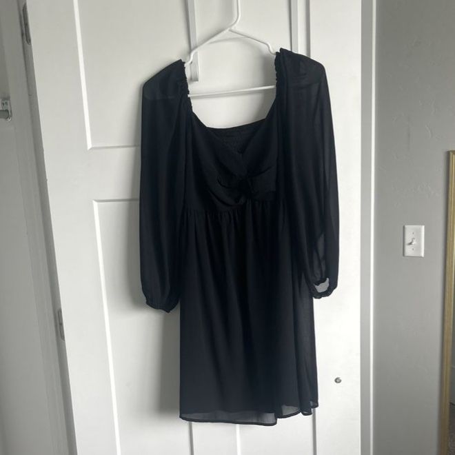 Short formal black dress (Prom, Hoco, Gala) - long sleeved - size large