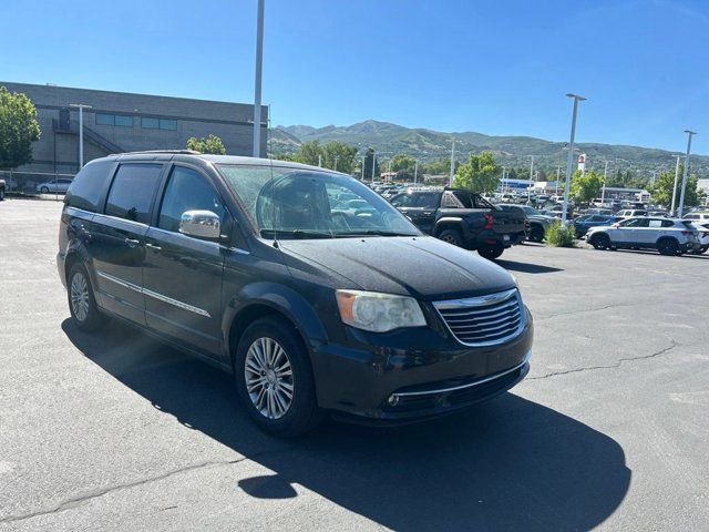 2014 Chrysler Town and Country Touring-L