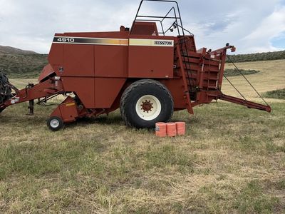 Hesston 4910 4x4x8 Big Square Baler w/ Accumulator + ISOBUS Conversion