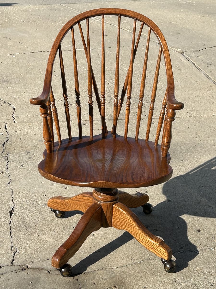 Ethan Allen Oak Vintage Windsor-style Executive Office Chair