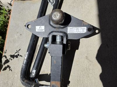 Husky Weight Distributing Hitch with 2-5/16" Ball and Spring Bars