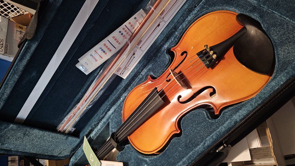 Pheonix Violin Beginner New with Case accessories