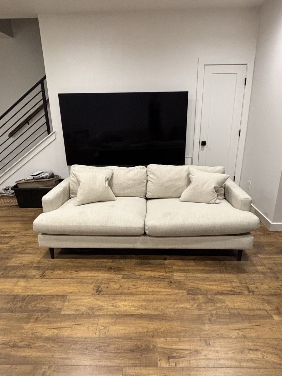 Cozy Cream Two-Seater Couch with Removable Cushions - Great Condition for Living Space (PILLOWS INCLUDED)