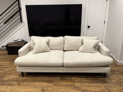 Cozy Cream Two-Seater Couch with Removable Cushions - Great Condition for Living Space (PILLOWS INCLUDED)