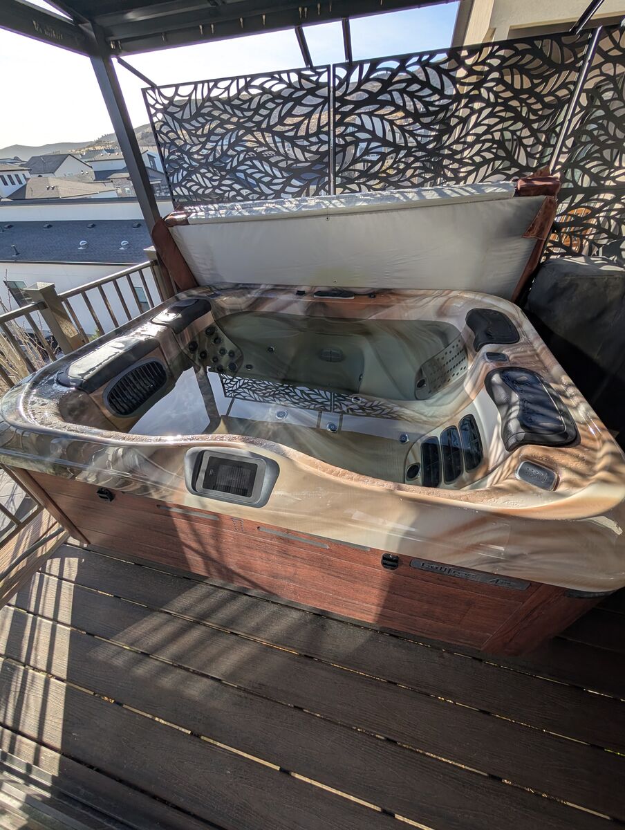 Bullfrog A Series Three Person Hot Tub