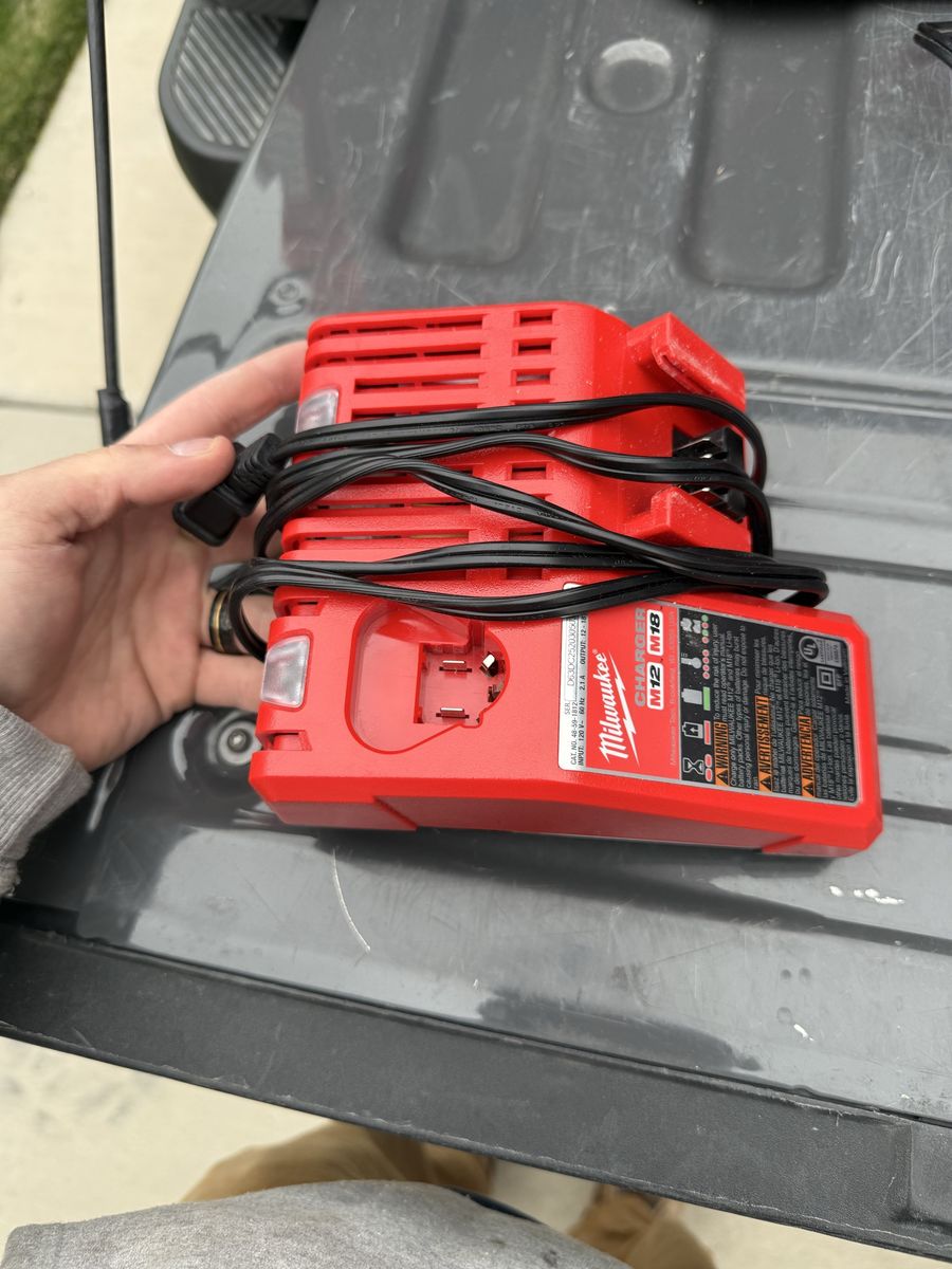 Milwaukee M18 M12 Charger