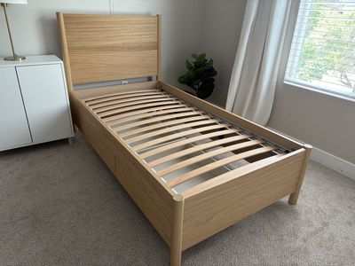 Beautiful Oak Twin Bed with Storage