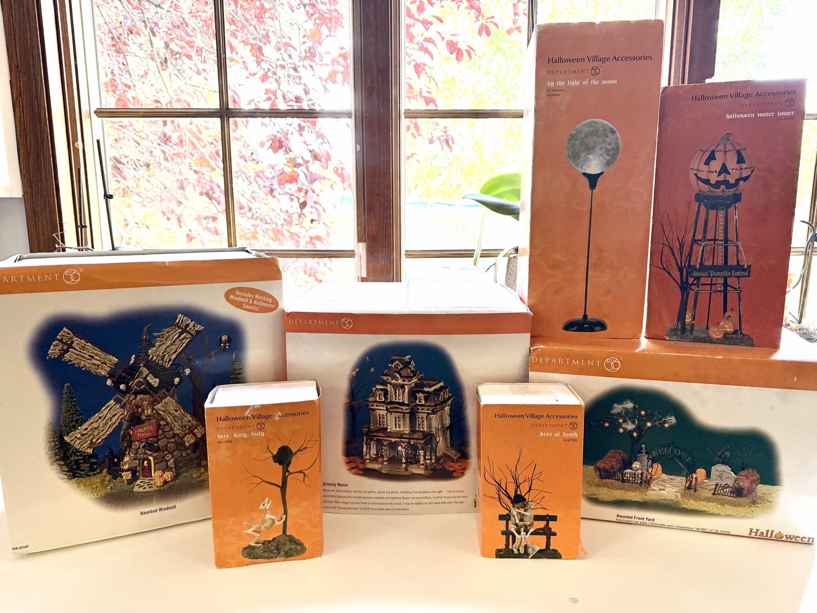 Department 56 Halloween Town Figures Houses