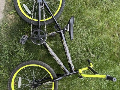 Huffy Bike Black and Neon Yellow