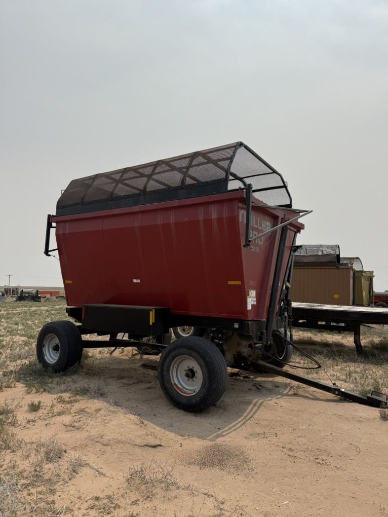 Miller Pro Silage Dump Wagon