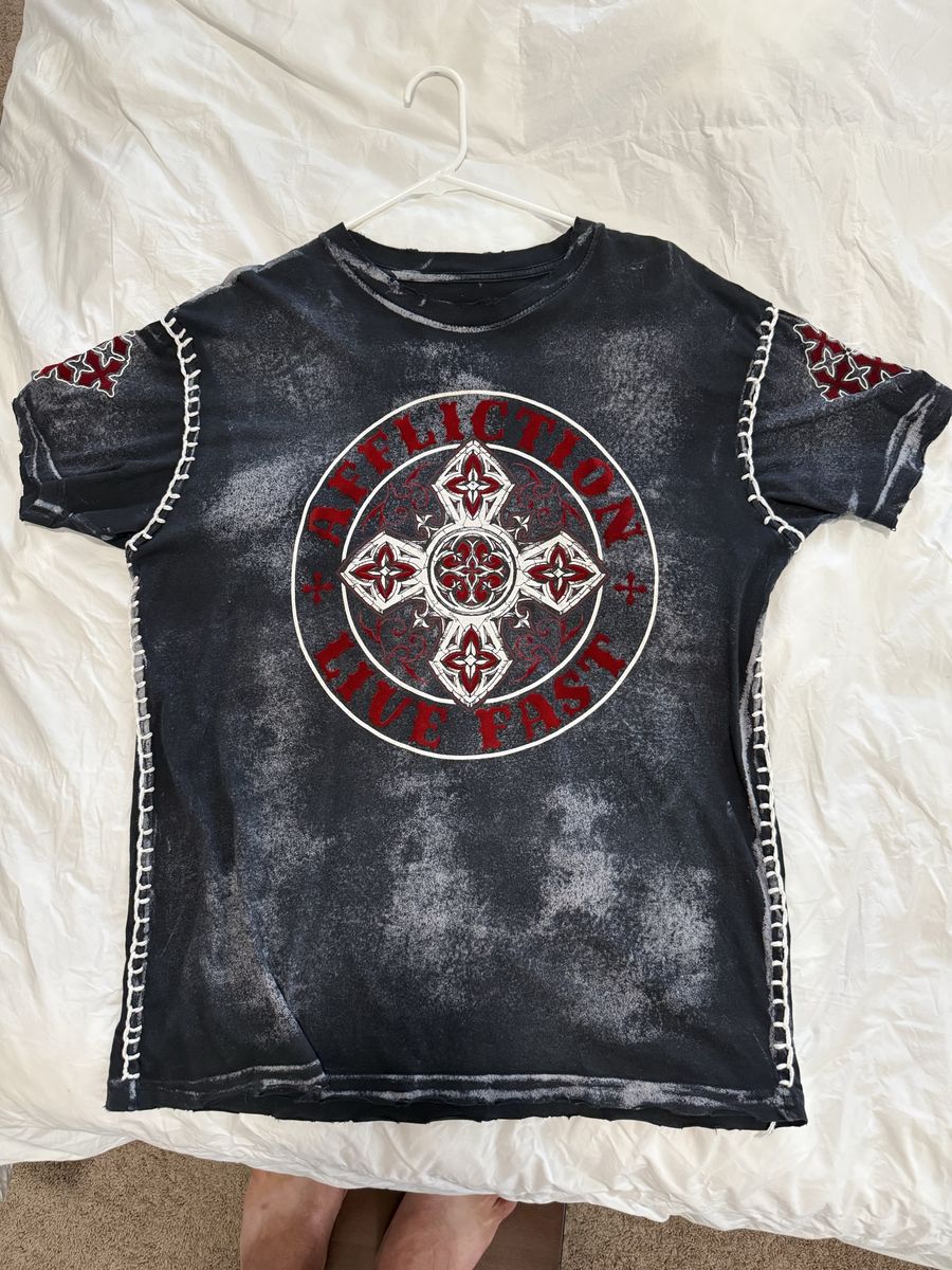 Affliction Live Fast Short Sleeve T-Shirt Size Large Black Distressed Cross Graphic