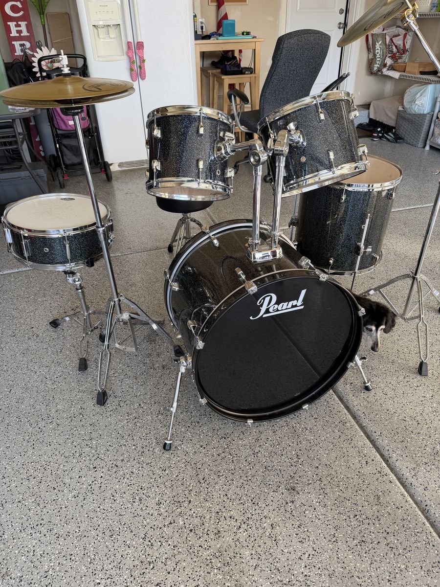 Pearl Forum Series 7 Piece Drum Set