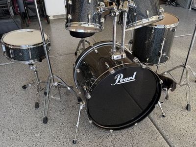 Pearl Forum Series 7 Piece Drum Set