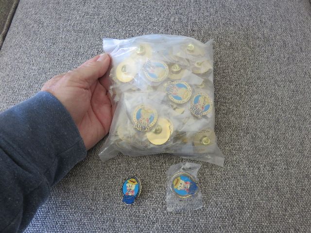 BAG OF 100 SEALED VINTAGE ENAMEL 1995 LA COUNTY FAIR PINS - NEW/OLD STOCK!