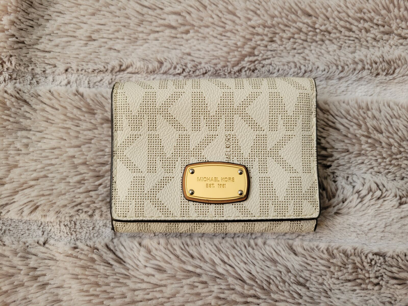 Cute Michael Kors Ladies Wallet
