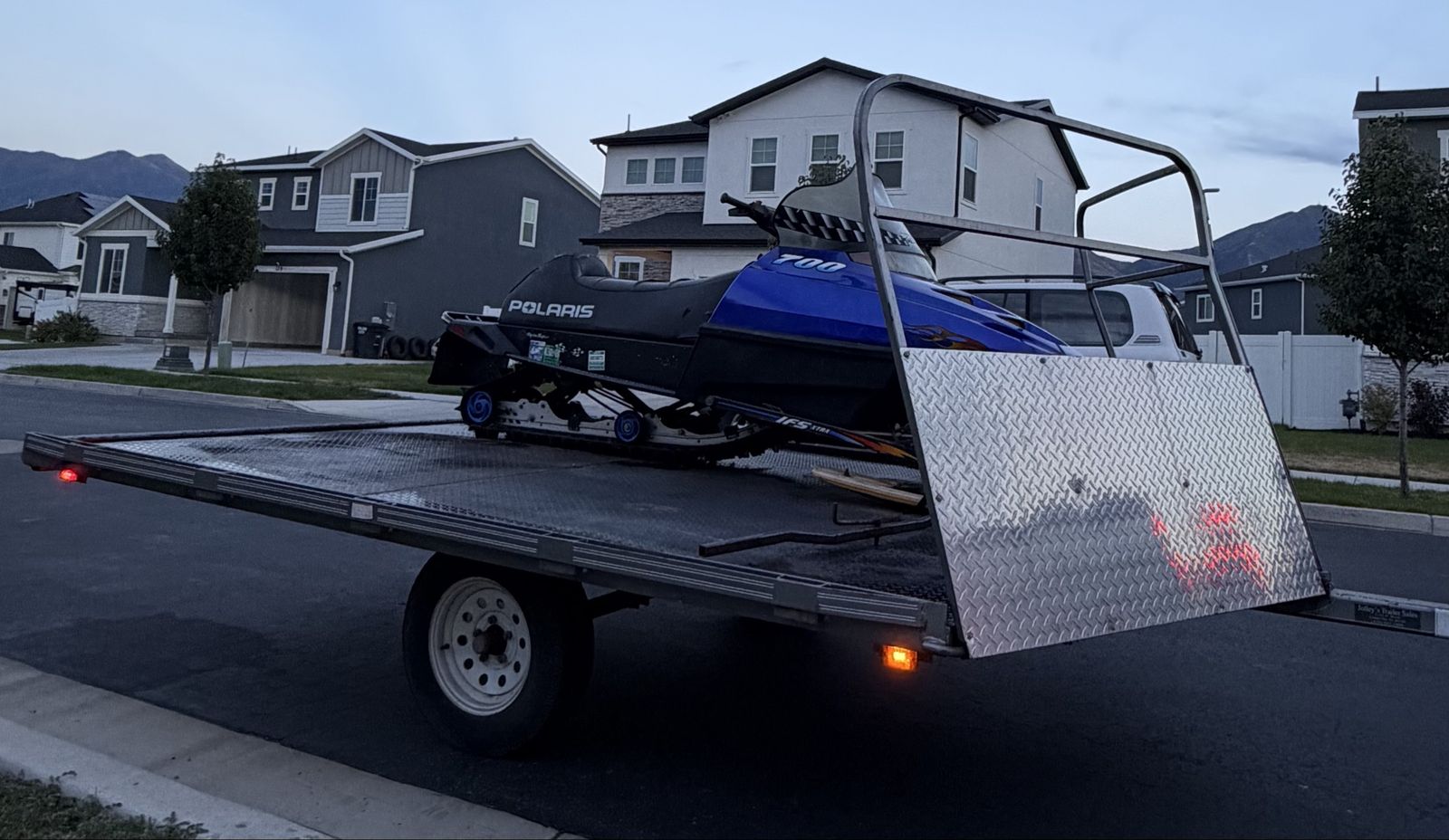 1999 Polaris RMK 700 + 2005 Snowmobile Trailer 