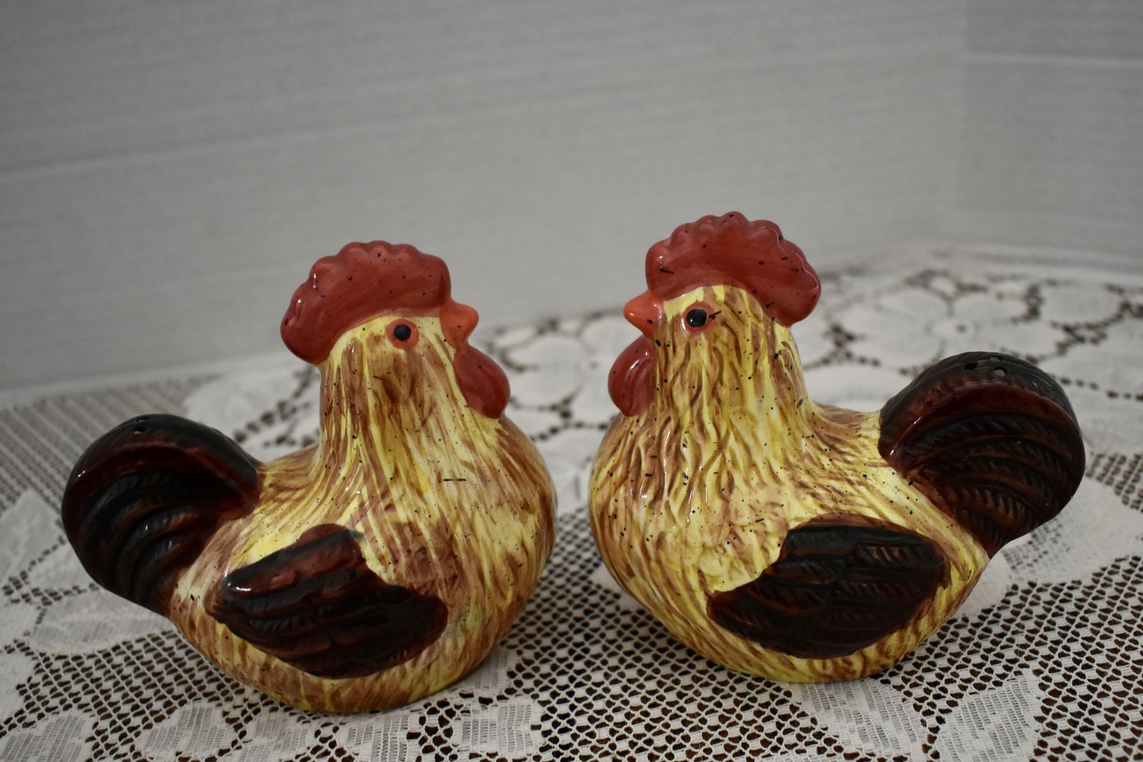  Really Cute Set Of Ceramic Chicken Salt and Pepper Shakers For Fun Decor