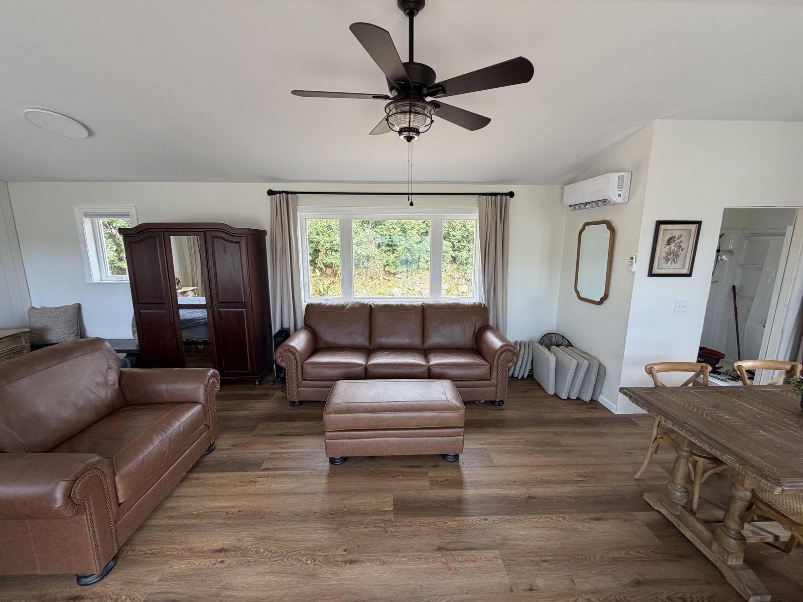 Main image 11