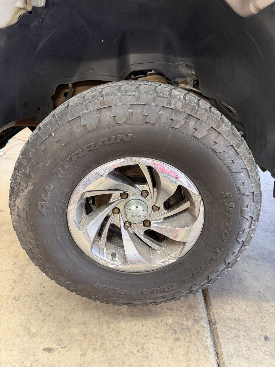 Chevy / GMC 1500 wheels and tires
