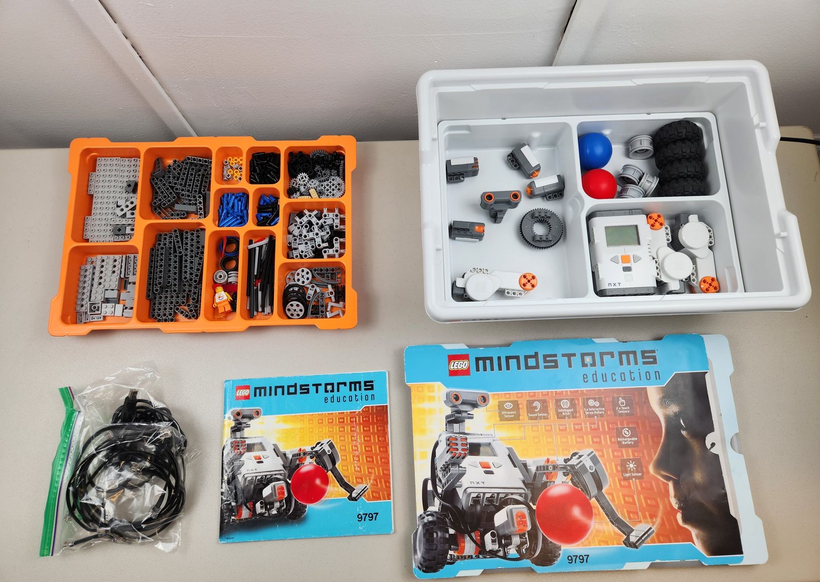 LEGO Mindstorms NXT 9797 Education Base Set - Tested - AA Version