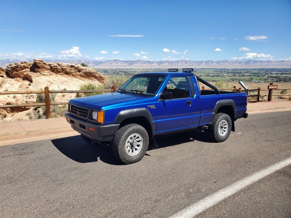 1990 Mitsubishi Mighty Max SPX