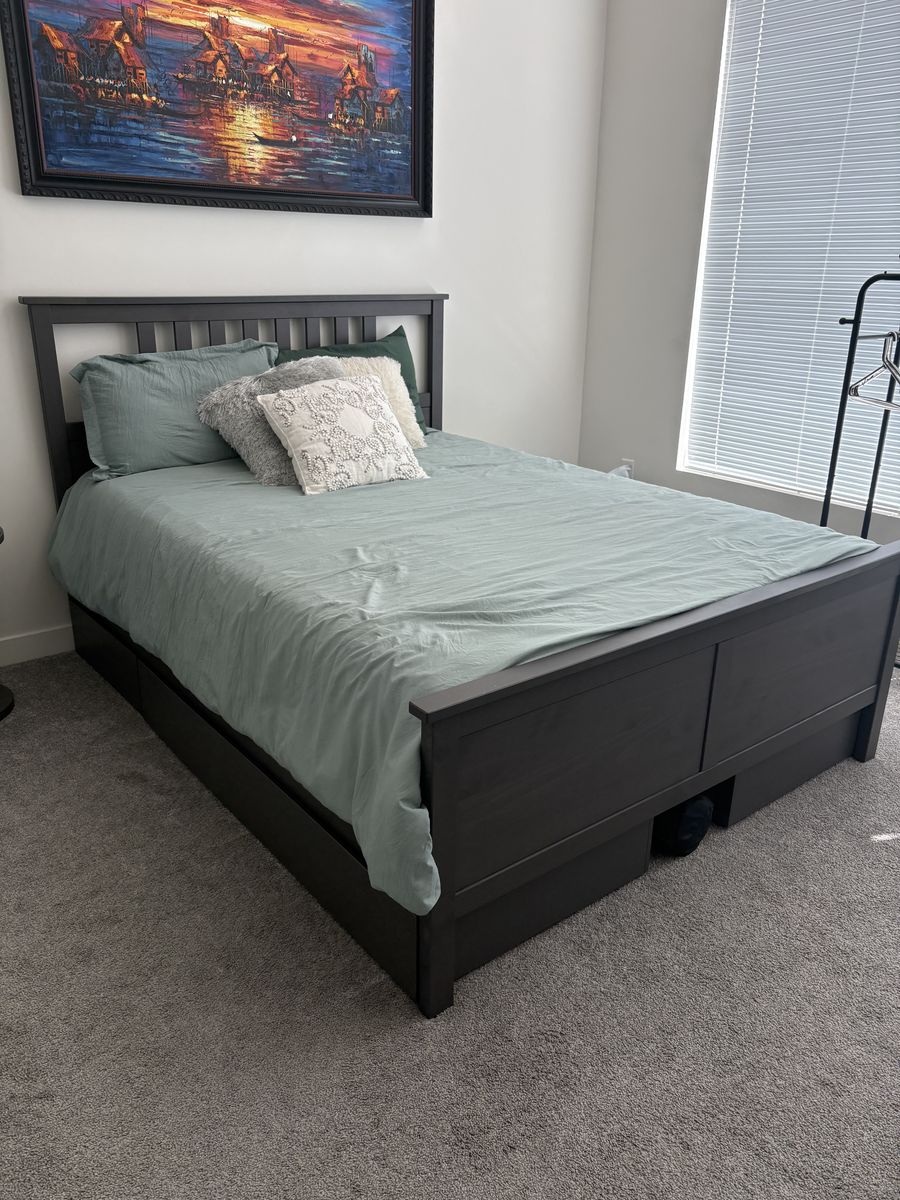 Queen bed with Storage