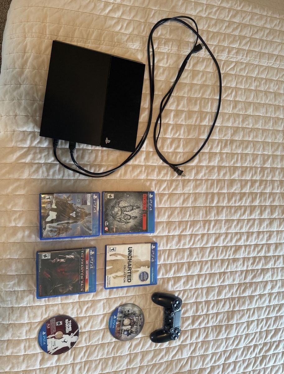 Sony PlayStation 4 Console Bundle - CUH-1115A Black 500GB. PS4
