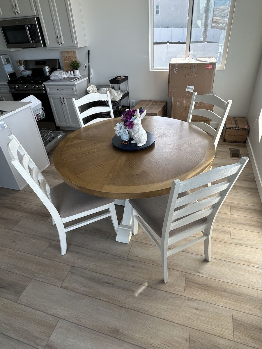Round Dining Table W Chairs