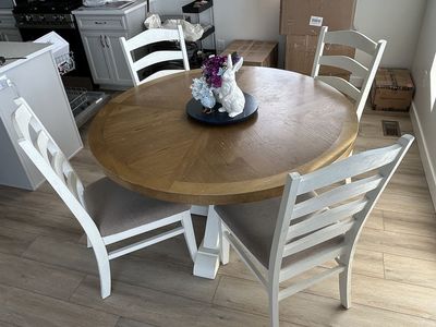 Round Dining Table W Chairs