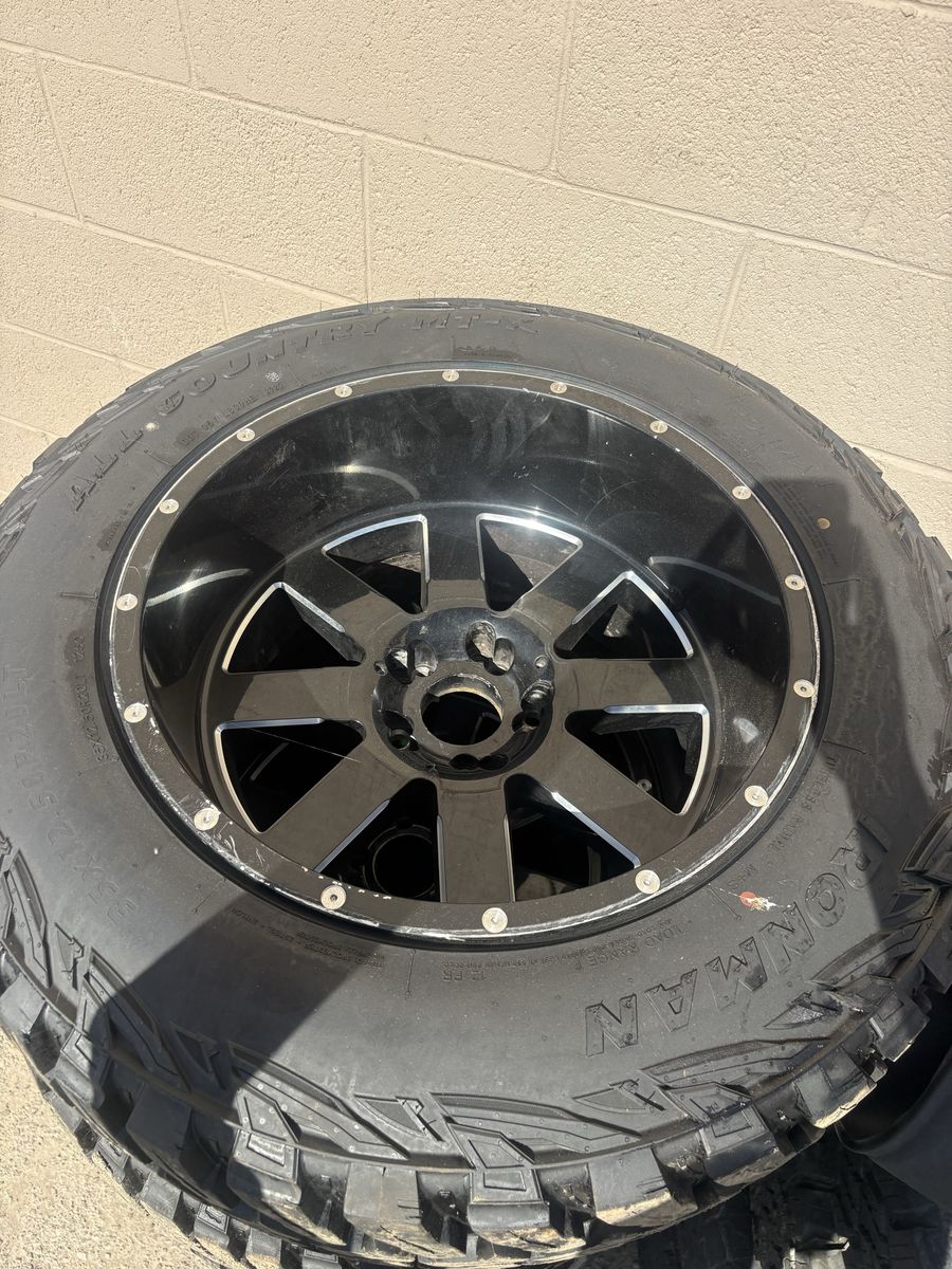 35x12.50 R20 Ironman Tires/Motto rims