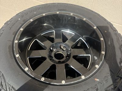 35x12.50 R20 Ironman Tires/Motto rims