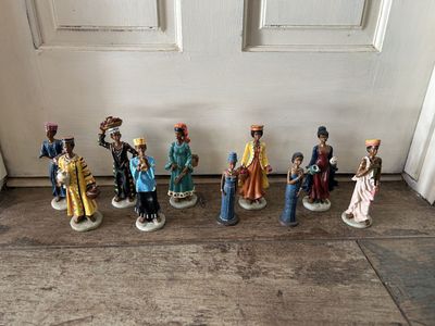 Set of 10 African figurines