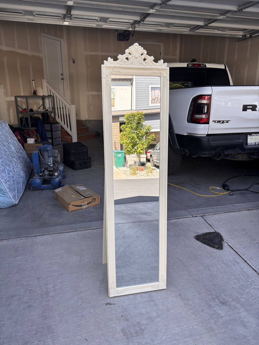 Standing mirror