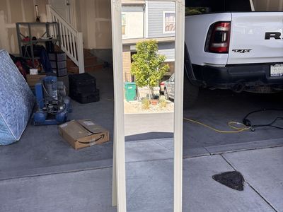 Standing mirror