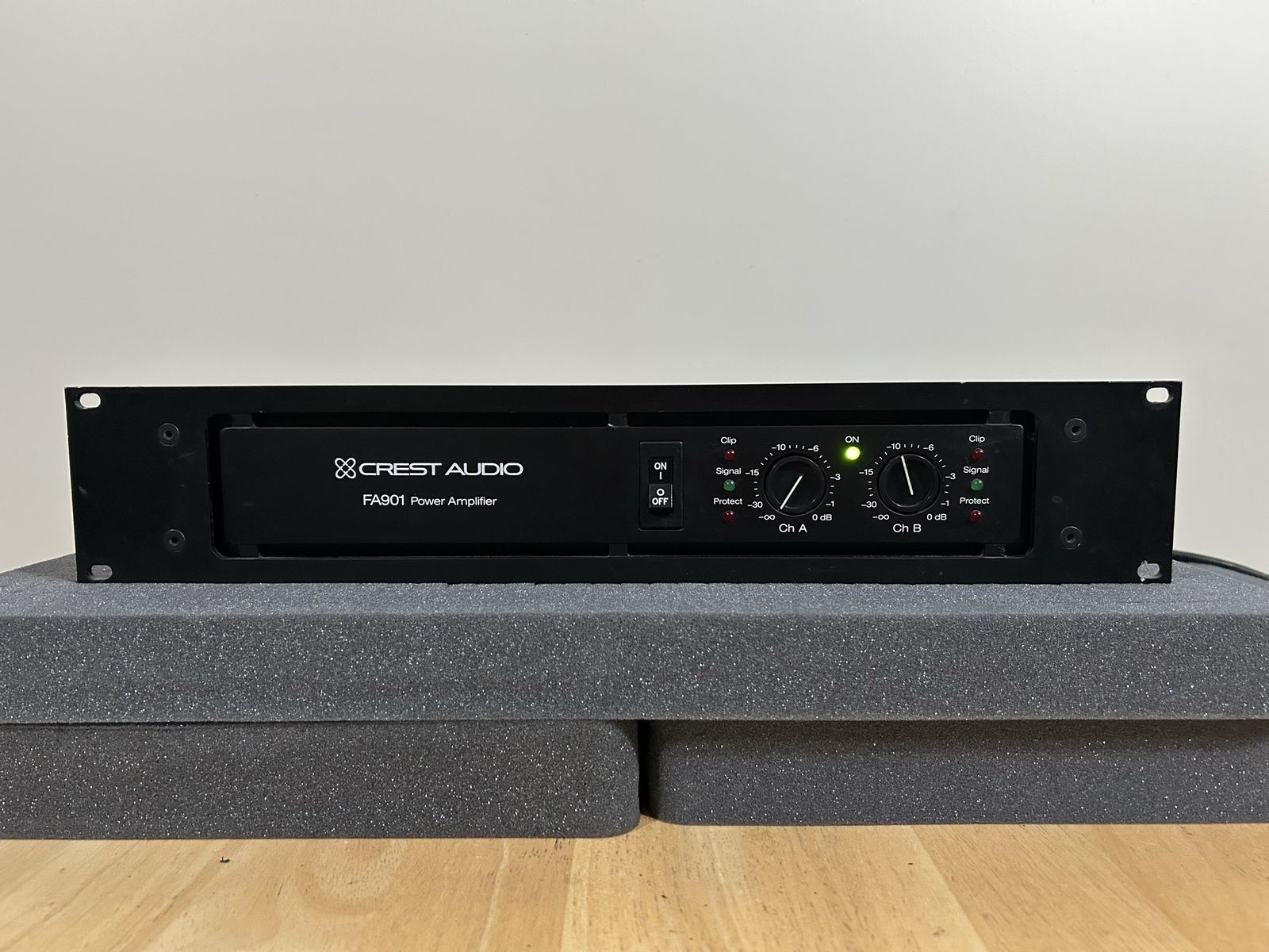 Crest Audio FA901 Power Amplifier - Pro Audio Equipment