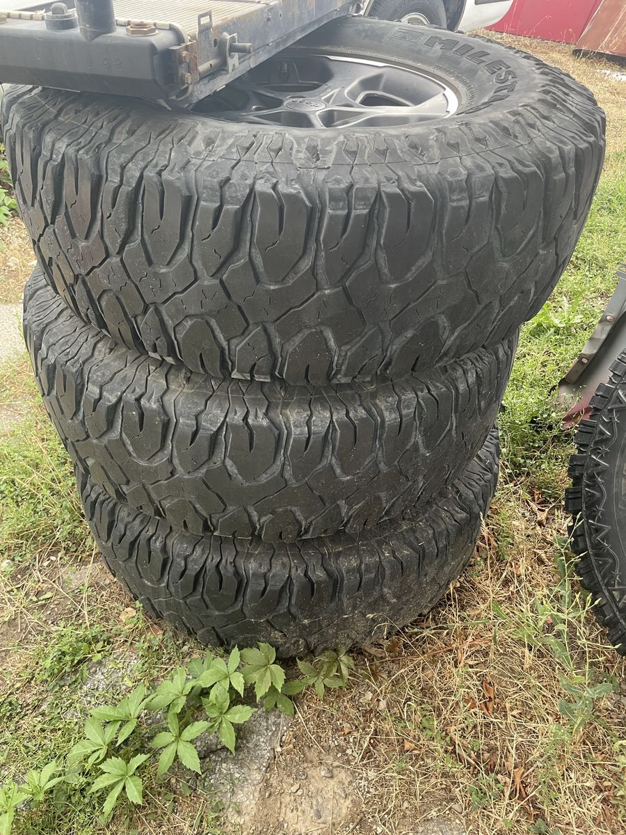 Jeep gladiator wheels on 37s