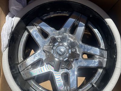 Fuel 2PC Full Blown 22x10 PVD Chrome Wheel, -13mm Offset, 8x165.1 PCD, 125.22mm Hub