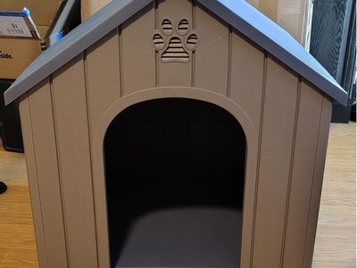 New Small to Medium Dog House
