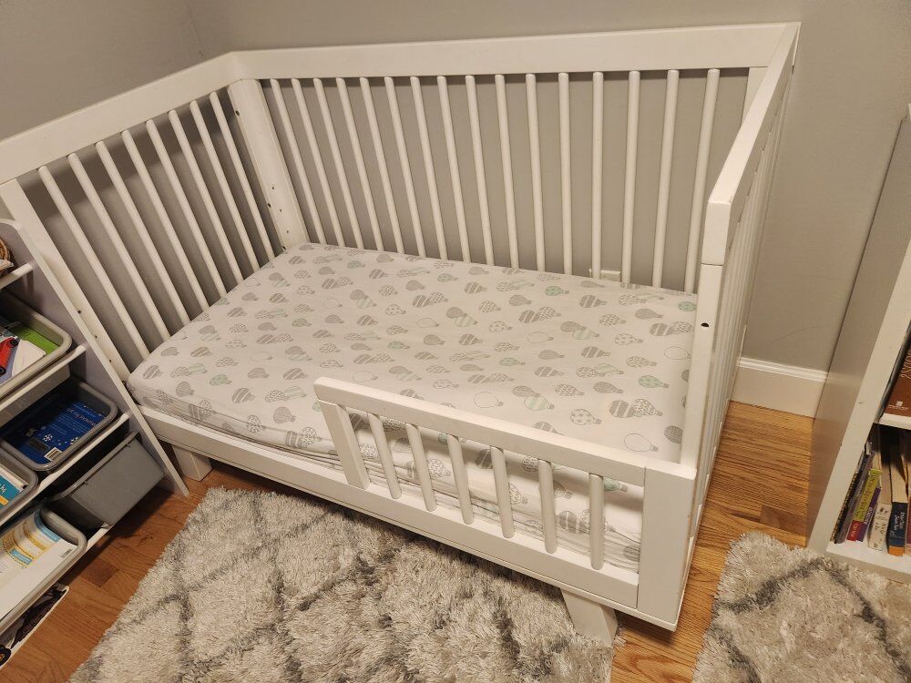 Baby Crib/Toddler Bed