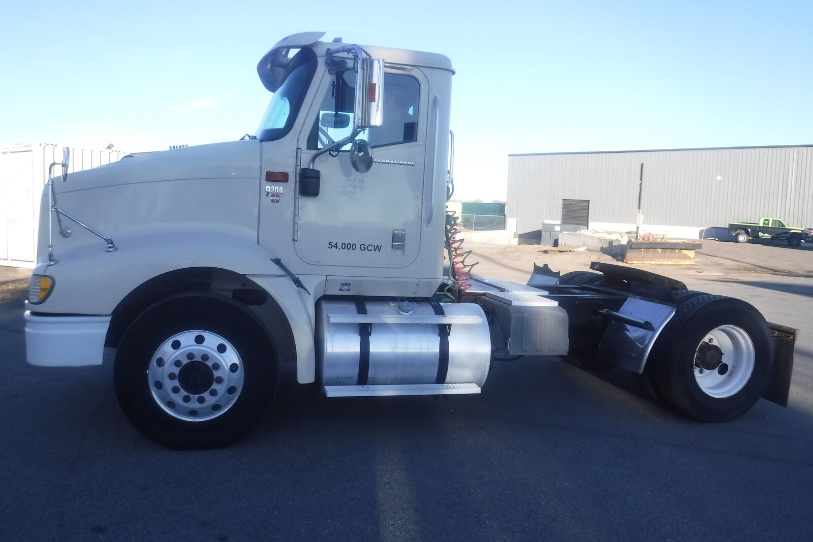 2004 IHC 9200i S/A semi tractor