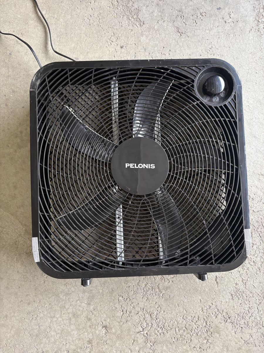 Pelonis 20” black box fan with 3 speeds $20 cash/venmo in Draper